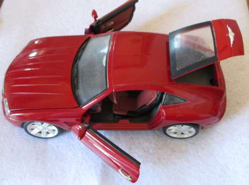 Bburago 1:18th Diamond Collection: Chrysler Crossfire Made in Italy
