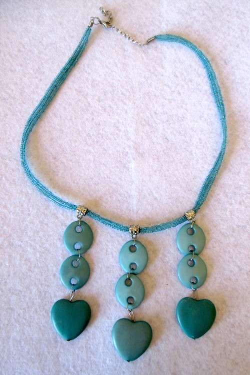 Lovely Vintage turquoise Small bead detail. Chain 50 cm.
