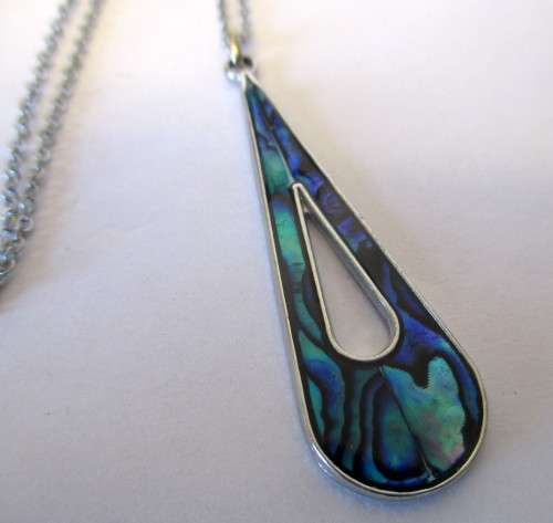 Vintage Paua Shell Pendant on Silver Necklace. Lovely detail. 52cm.