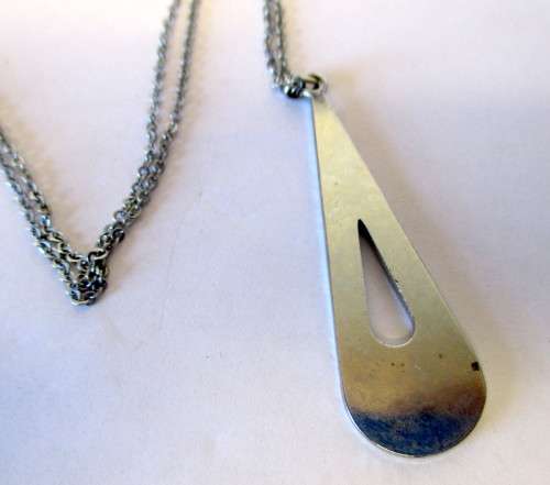 Vintage Paua Shell Pendant on Silver Necklace. Lovely detail. 52cm.