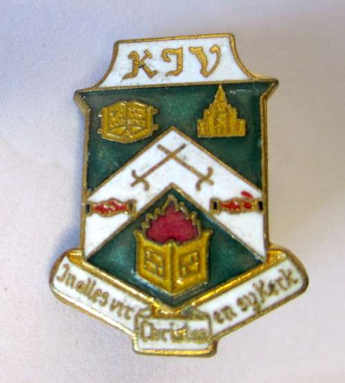 Vintage Enameled KJA badge In Alles vir Christus en Sy Kerk. RARE