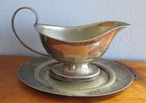 Vintage Yeoman Silver Plate Sauce Boat and Drip Tray. Needs a good clean.