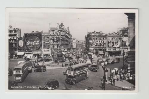 Vintage Photo Postcards. Piccadilly Circus, London