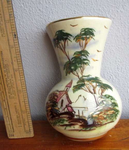 Vintage Prcelain Hand Painted Wall Pocket Flower Vase. 120mm. Chips on rim, not seen when on wall.