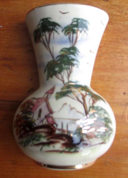Vintage Prcelain Hand Painted Wall Pocket Flower Vase. 120mm. Chips on rim, not seen when on wall.