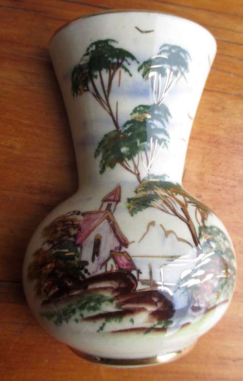 Vintage Prcelain Hand Painted Wall Pocket Flower Vase. 120mm. Chips on rim, not seen when on wall.