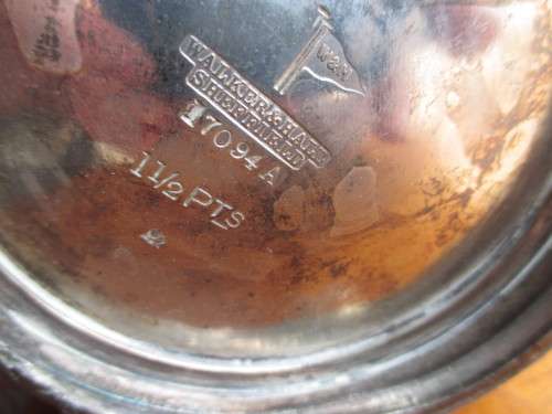Vintage Walker and Hall Sheffield 1 1/2 Pts Kettle. Wooden Handle. Shaby-Chic. 20cm high.