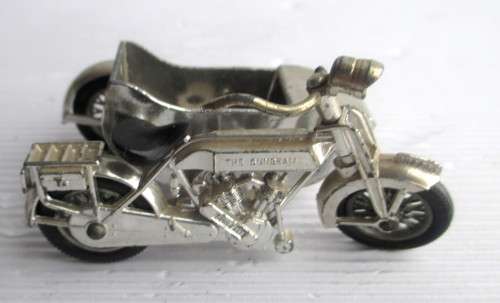 Matchbox Models of Yesteryear Y-8 1914 Sunbeam Motorcycle and Milford Sidecar. Note Broken Handle.