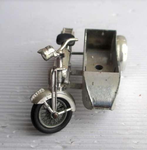 Matchbox Models of Yesteryear Y-8 1914 Sunbeam Motorcycle and Milford Sidecar. Note Broken Handle.
