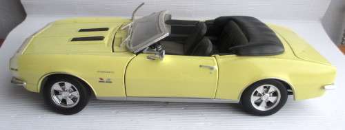 1967 Chevrolet Camaro RS S/S 396 1:18 scale Note Side Windows damaged.