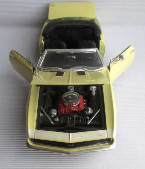 1967 Chevrolet Camaro RS S/S 396 1:18 scale Note Side Windows damaged.