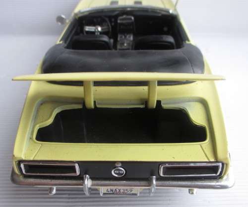 1967 Chevrolet Camaro RS S/S 396 1:18 scale Note Side Windows damaged.