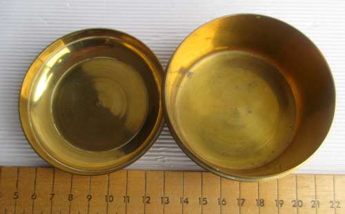 Vintage Brass Tricket dish with lid. 85mm x 50mm