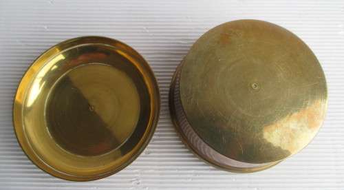 Vintage Brass Tricket dish with lid. 85mm x 50mm