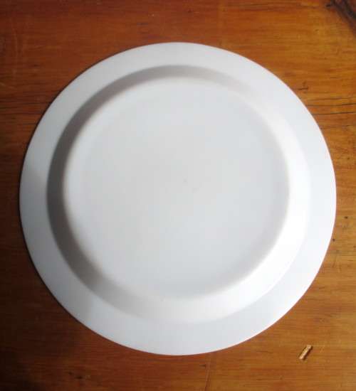 Vintage Colorfull Wall Hnaging plate. 255mm diameter. No Markings.  No Chips no Cracks.