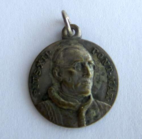 Vintage Catholic Pope Pius XI Pont Max Pendant Medal Virgin Mary Risen Jesus.17mm diameter