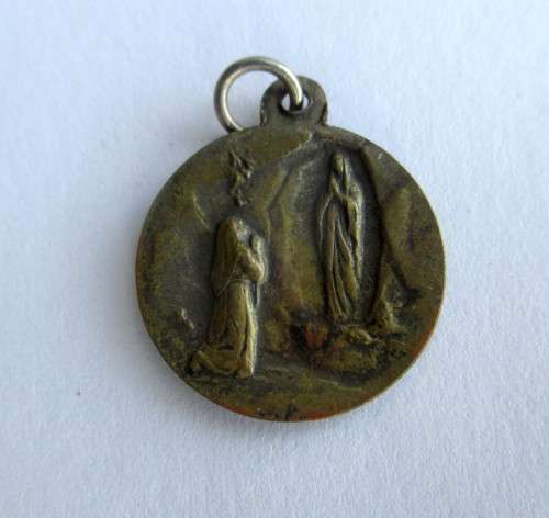 Vintage Catholic Pope Pius XI Pont Max Pendant Medal Virgin Mary Risen Jesus.17mm diameter