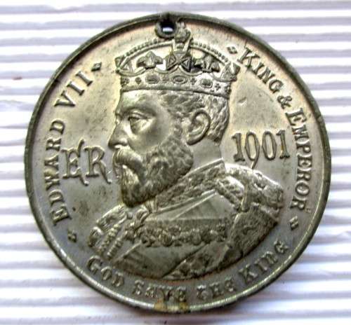 EDWARD VII KING OF GREAT BRITAIN and COLONIES ACROSS THE SEA and EMPEROR OF INDIA 1902. Medal