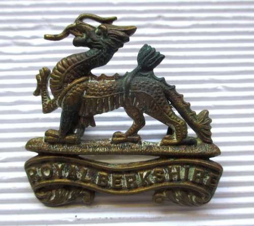 BRITISH - WW2 - ROYAL BERKSHIRE REGIMENT CAP BADGE