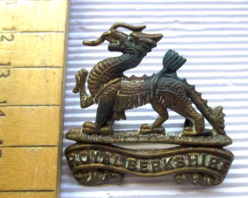 BRITISH - WW2 - ROYAL BERKSHIRE REGIMENT CAP BADGE