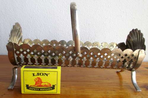 Vintage Silver Plated Cracker Basket / Cookie Tray. 21 cm long.