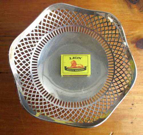 Lovely Vintage EPNS Fruit Bowl. 21cm diameter. 7cm high. Plate still good.