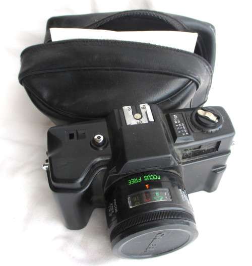 Vintage  FOCUS FREE 35 mm CAMERA 2000N. NOT TESTED, IN ORGINAL BAG. As per Photo.