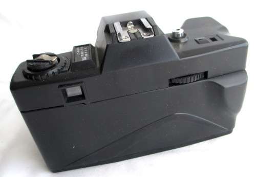 Vintage  FOCUS FREE 35 mm CAMERA 2000N. NOT TESTED, IN ORGINAL BAG. As per Photo.