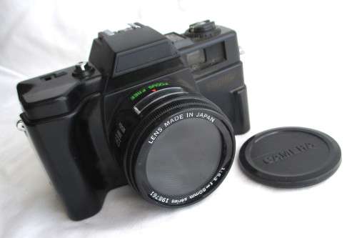 Vintage  FOCUS FREE 35 mm CAMERA 2000N. NOT TESTED, IN ORGINAL BAG. As per Photo.