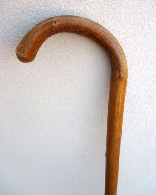 Vintage Wood Cane Curved Hook Handle Walking Stick. 820mm.