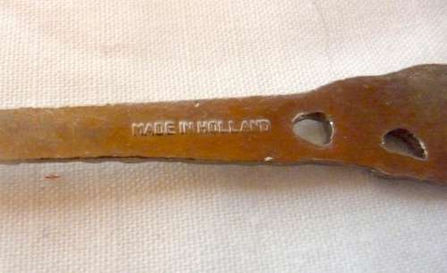 Vintage Embossed Cake Lifter.  Made in Holland. 17cm long.