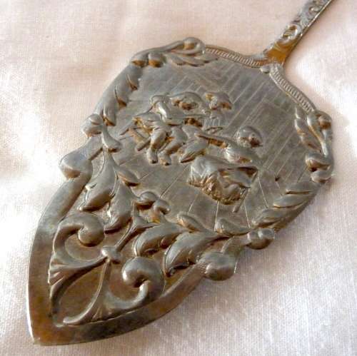 Vintage Embossed Cake Lifter.  Made in Holland. 17cm long.
