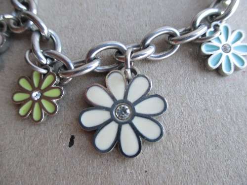 Vintage Silver Colored, Flower Themed Bracelet.