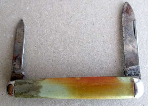 Lot of two vintage well used Pocket Knifes. Needs TLC.