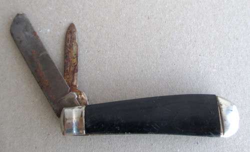 Lot of two vintage well used Pocket Knifes. Needs TLC.