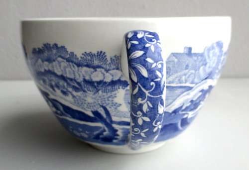 Spode Italian Jumbo Cup with Auld Lang Syne inscription around the inside rim. 10cm high 17cm diam.