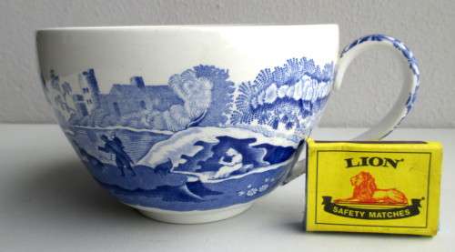 Spode Italian Jumbo Cup with Auld Lang Syne inscription around the inside rim. 10cm high 17cm diam.