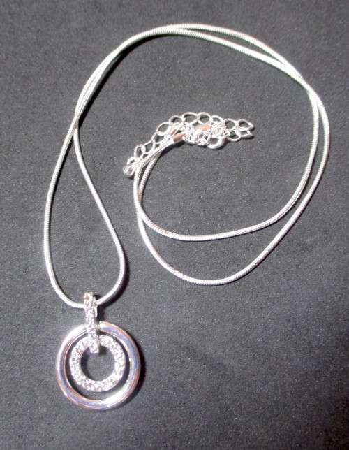 Lovely dainty Silver plate Necklace with Sparkling pendant. Chain 280mm.