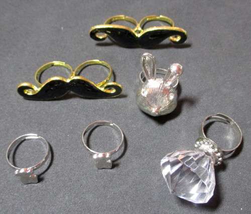 Lot of 6 costume Rings.
