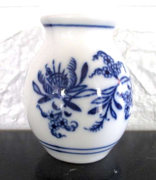 Small Blue and White handpainted fase. Marked with makers mark. 75mm high.
