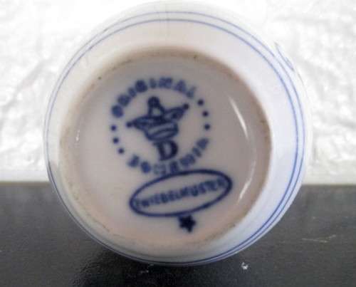Small Blue and White handpainted fase. Marked with makers mark. 75mm high.