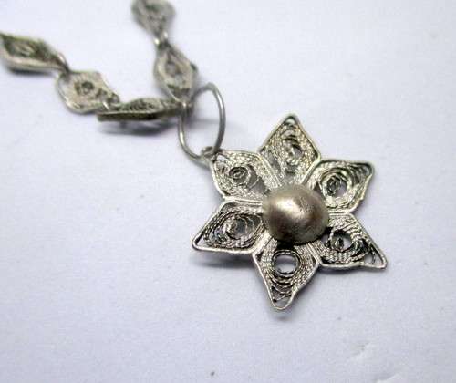 Beautiful Vintage silver filigree chocker chain. 6.2g, 34 cm, flower 22m diameter.