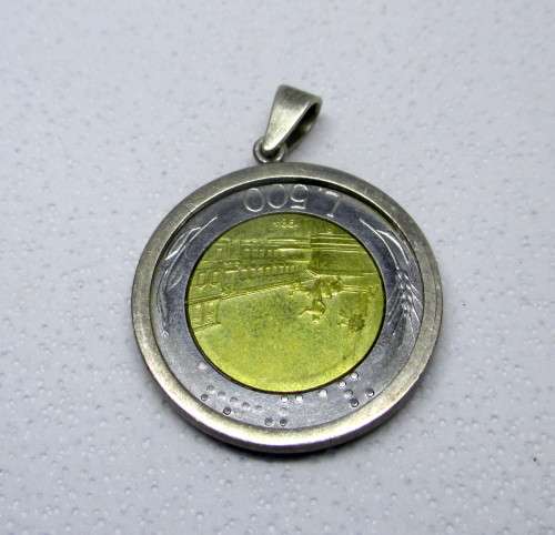 Vintage Italian 500Lire Mixed Metal Coin in Handmade Silver Pendant Setting. 10g.