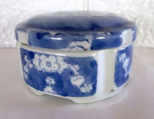 Blue and White Hand Painted Porcelain Trinket Dish with Lid. Made in China. 10cm diameter, 5cm high.