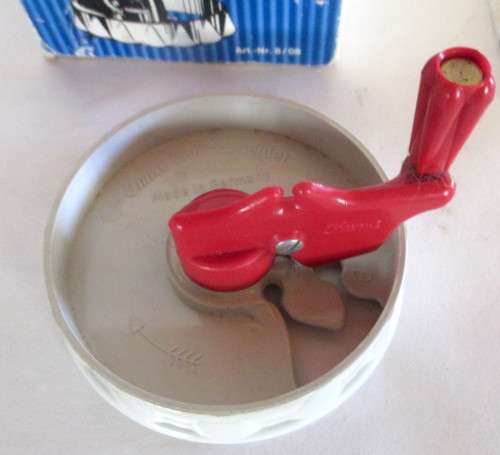Vintage Wool-Cutter for Smyrna Work. Still in original box.