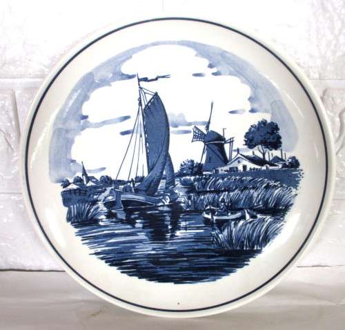 Lot of Three Blauw Delft Royal Distel Hanging Plates, 200mm dia. Spotless.