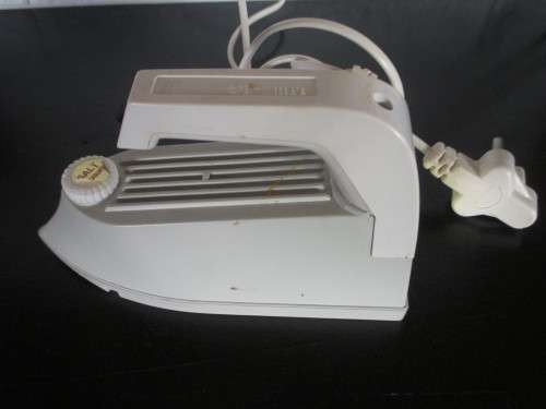 Vintage Plastic Domestic Ware Dream Steamer 2 Clothes/Curtain Iron.