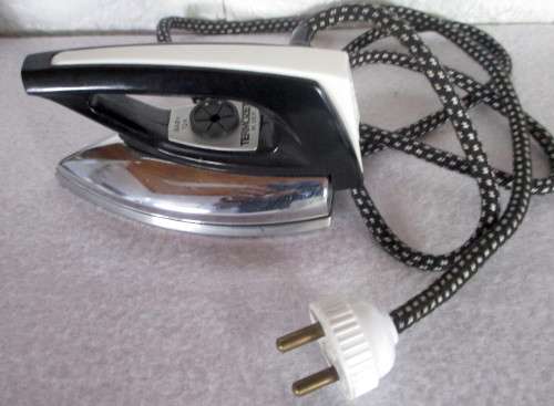 Vintage Italian Termozeta Slim Line Automatic Travel Iron 1960s 1970s
