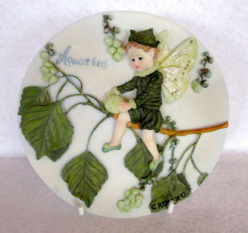 Fairy Porcelain/Resin Wall Plaque Round Decor. 3D with exceptional Detail. Aquarius. 130mm. Crown.