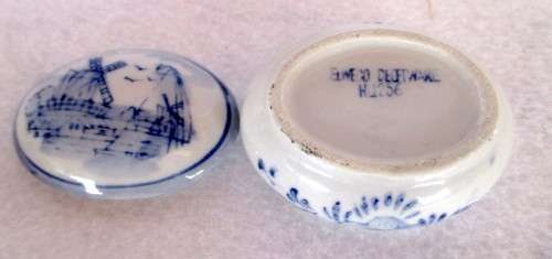 Small Oval Delft Blue and White Trinket Box with Lid.60x40mm.